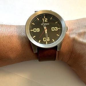 NIXON: The Corporal Leather Watch